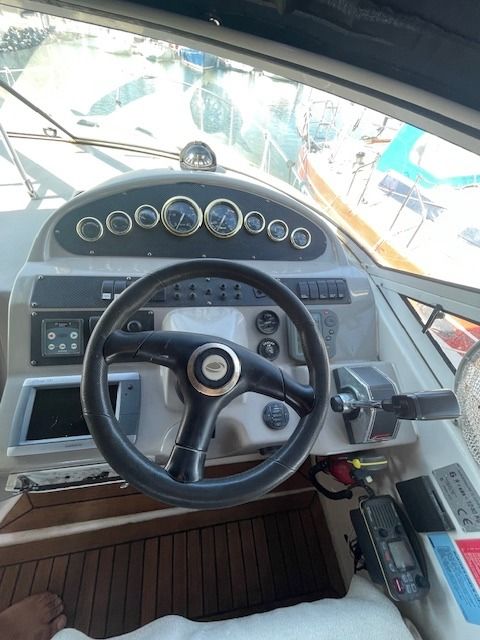 slider 4 Cruisers Yachts  2870 Express